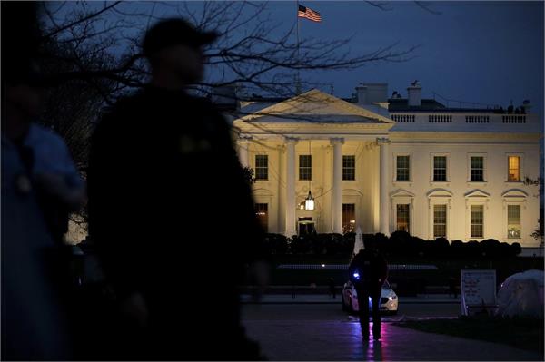 rapid firing near white house  security agencies on high alert