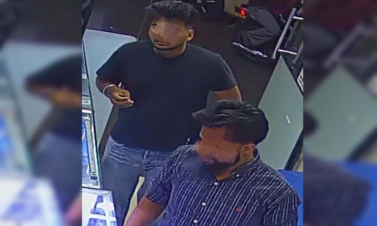 ਬਿਨ੍ਹਾਂ ਨੰਬਰ ਪਲੇਟ ਮੋਟਰਸਾਈਕਲ ''ਤੇ ਆਏ ਨੌਜਵਾਨ 70 ਹਜ਼ਾਰ ਦੇ ਮੋਬਾਈਲ ਲੈ ਫਰਾਰ