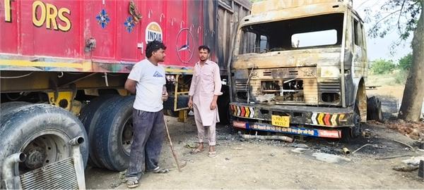 two vehicles burnt to ashes