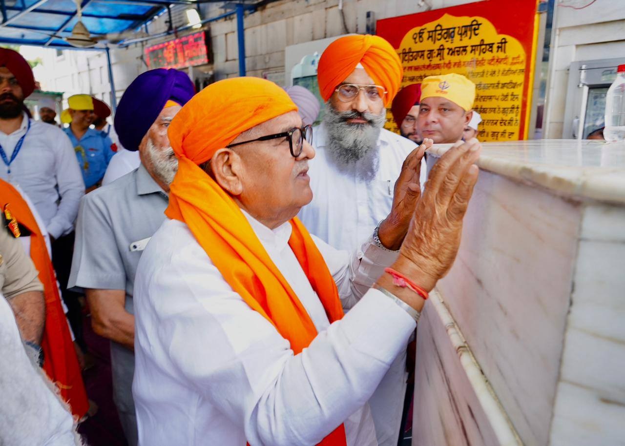 ਰਾਜਪਾਲ ਗੁਲਾਬ ਚੰਦ ਕਟਾਰੀਆ ਬਟਾਲਾ ਦੇ ਇਤਿਹਾਸਕ ਅਸਥਾਨਾਂ ''ਤੇ ਨਤਮਸਤਕ