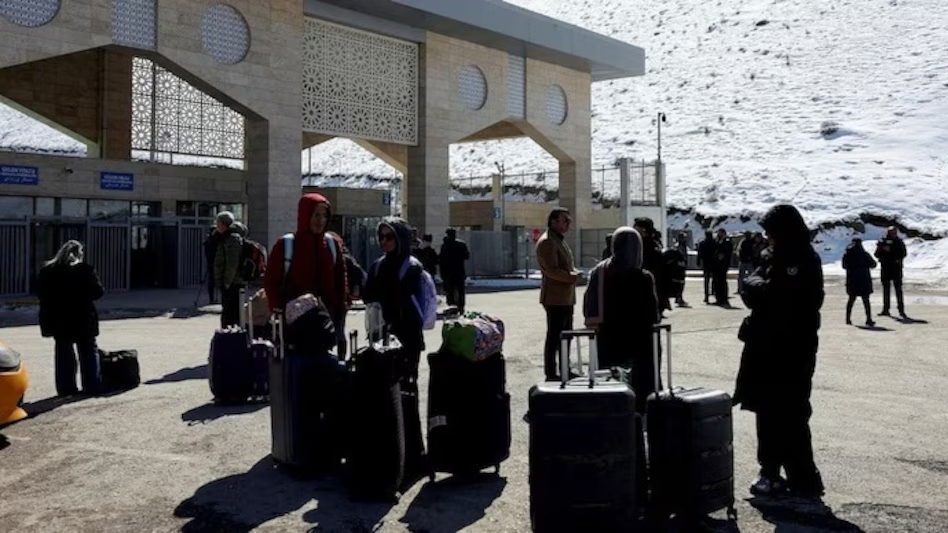 "ਅਗਲੇ 48 ਘੰਟੇ ਘਰੋਂ ਬਾਹਰ ਨਾ ਨਿਕਲੋ": ਈਰਾਨ ''ਚ ਮੌਜੂਦ ਭਾਰਤੀਆਂ ਲਈ ਕੇਂਦਰ ਨੇ ਜਾਰੀ ਕੀਤੀ ਐਡਵਾਈਜ਼ਰੀ