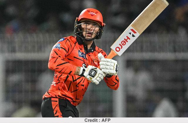 IPL 2026: ਅਭਿਸ਼ੇਕ ਸ਼ਰਮਾ ਨੇ ਰਚਿਆ ਇਤਿਹਾਸ, SRH ਲਈ 100 ਛੱਕੇ ਪੂਰੇ ਕਰਨ ਵਾਲੇ ਬਣੇ ਦੂਜੇ ਬੱਲੇਬਾਜ਼