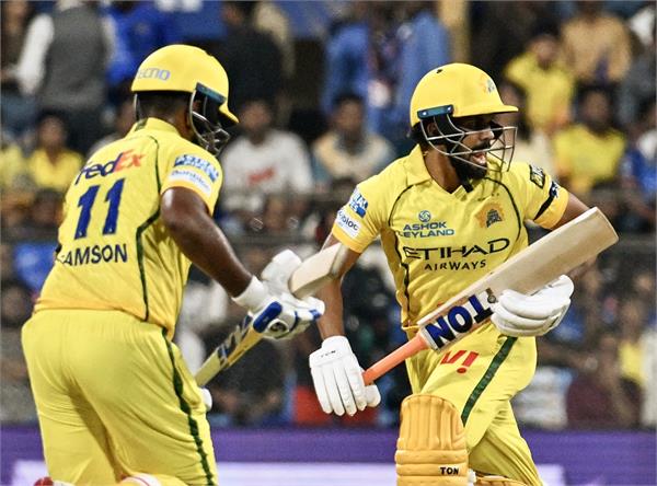 chennai set mumbai a target of 208 runs