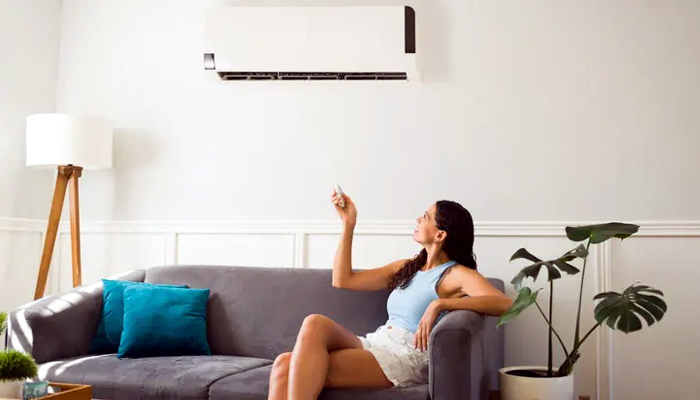 AC ਬੰਦ ਕਰਦਿਆਂ ਹੀ ਕਮਰਾ ਹੋ ਜਾਂਦੈ ਗਰਮ? ਜਾਣੋ ਰੂਮ ਨੂੰ ਠੰਡਾ ਰੱਖਣ ਦੇ ਟਿਪਸ