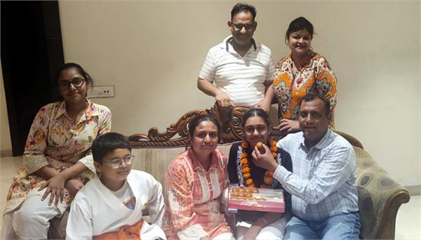 ishanvi of innocent hearts school scores big