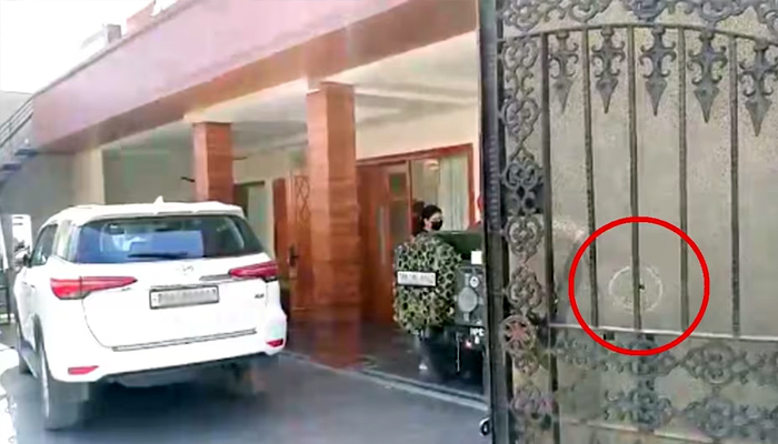 ਮੋਹਾਲੀ ''ਚ ਵੱਡੀ ਵਾਰਦਾਤ: ਪ੍ਰਾਪਰਟੀ ਡੀਲਰ ਦੀ ਕੋਠੀ ''ਤੇ ਅੰਨ੍ਹੇਵਾਹ ਚੱਲੀਆਂ ਗੋਲੀਆਂ