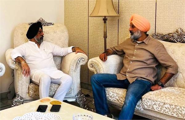 majithia  who reached the house of delhi committee president