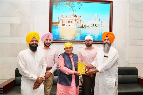 governor gulab chand kataria pays obeisance at sachkhand sri harmandir sahib