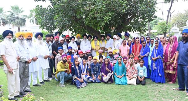 a group of sikhs from sikligarh and vanjara