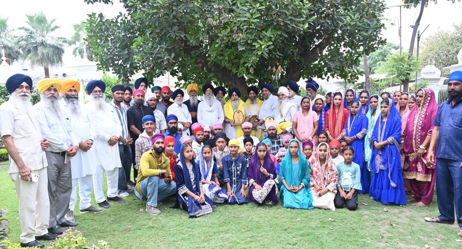 ਬੰਗਲੌਰ ਤੋਂ ਸਿਕਲੀਗਰ ਤੇ ਵਣਜਾਰੇ ਸਿੱਖਾਂ ਦਾ ਜਥਾ ਸੱਚਖੰਡ ਸ੍ਰੀ ਹਰਿਮੰਦਰ ਸਾਹਿਬ ਪੁੱਜਾ