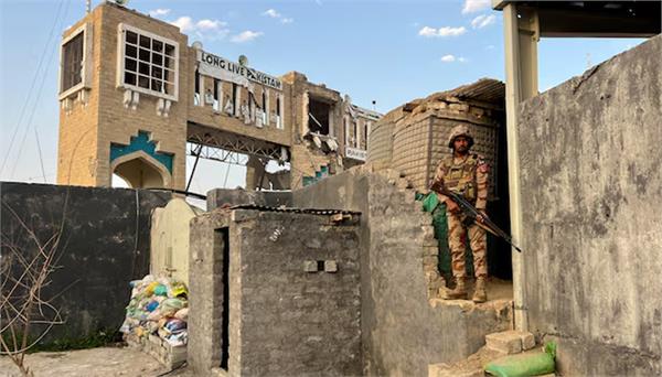 pakistani army fires rockets at afghan university