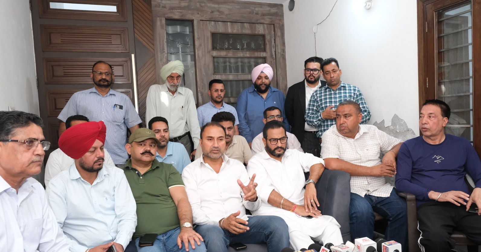 ਕਾਰਵਾਈ ਦਾ ਡਰ ਦਿਖਾ ਦੇ ਕਾਂਗਰਸ ਦੀ ਆਵਾਜ਼ ਦਬਾਉਣ ਦੀ ਕੋਸ਼ਿਸ਼ ਨਾ ਕਰੋ : ਕਾਂਗਰਸੀ ਕੌਂਸਲਰ