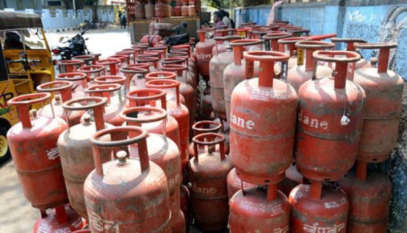 ਹੁਣ ਗੋਦਾਮਾਂ ''ਚ ਨਹੀਂ ਮਿਲੇਗਾ LPG ਸਿਲੰਡਰ! ਇਸ ਸੂਬੇ ਦੀ ਸਰਕਾਰ ਨੇ ਲਾ''ਤੀ ਪਾਬੰਦੀ