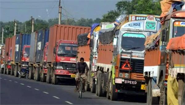 strict ban on parking of trucks on highways