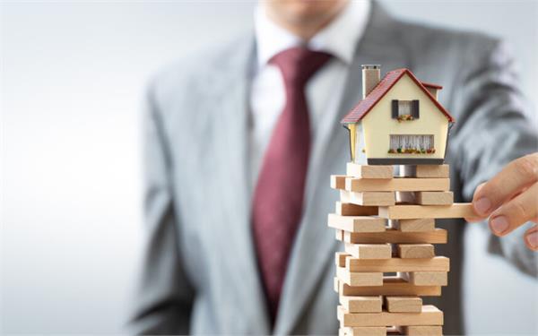 signs of recession in real estate  people hesitant to buy houses