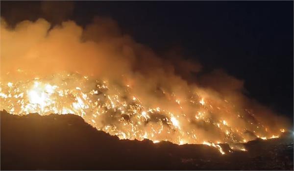 terrible fire breaks out at waryana dumpterrible fire breaks out at waryana dump