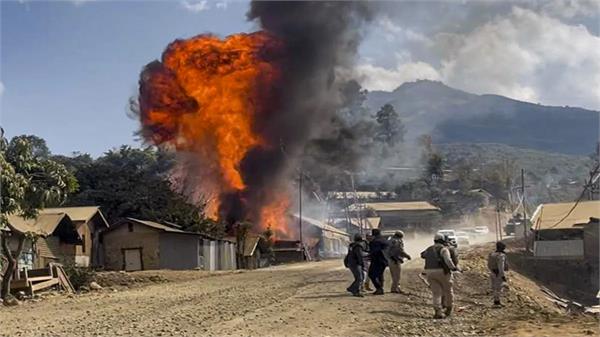 armed militants set houses on fire in manipurs kamjong district