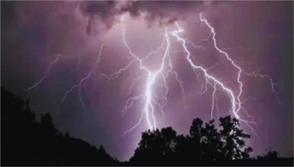 3 members of the same family die due to lightning