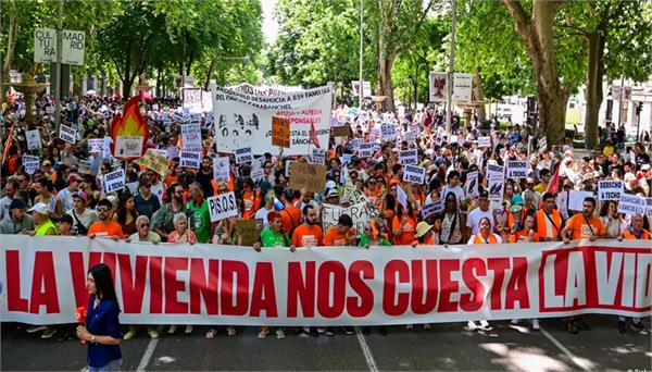 protest in spain against rising house prices