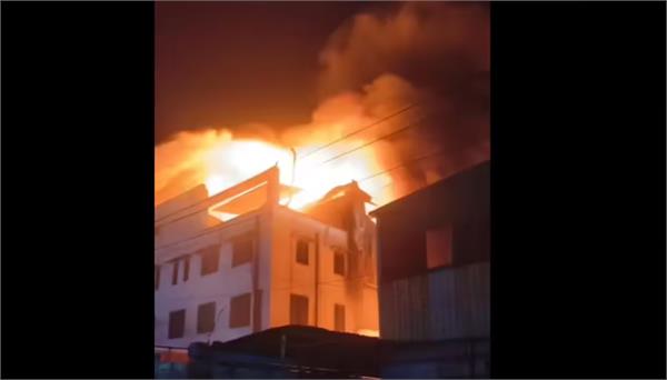 plastic factory burnt to ashes in bhiwadi