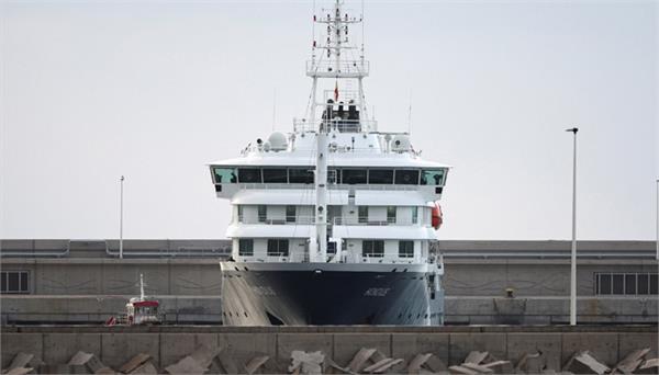 hanta virus infected cruise ship mv hondius arrives in tenerife