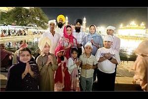 actress neeru bajwa paid obeisance at sri harmandir sahib