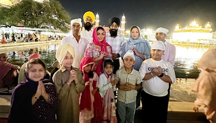 ਅਦਾਕਾਰਾ ਨੀਰੂ ਬਾਜਵਾ ਪਰਿਵਾਰ ਸਮੇਤ ਸ੍ਰੀ ਹਰਿਮੰਦਰ ਸਾਹਿਬ ਵਿਖੇ ਹੋਈ ਨਤਮਸਤਕ