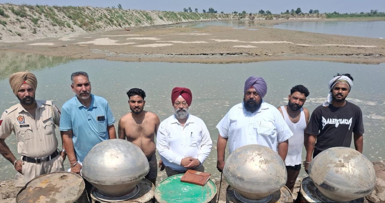 ਆਬਕਾਰੀ ਵਿਭਾਗ ਦਾ ਵੱਡਾ ਐਕਸ਼ਨ: ਦਰਿਆ ਪਾਰ ਮੰਡ ਖੇਤਰ ''ਚੋਂ 5000 ਲੀਟਰ ਲਾਹਣ ਬਰਾਮਦ