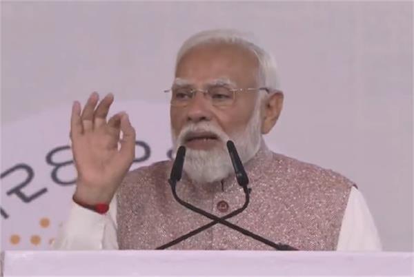 pm modi asks schools to switch to online classes