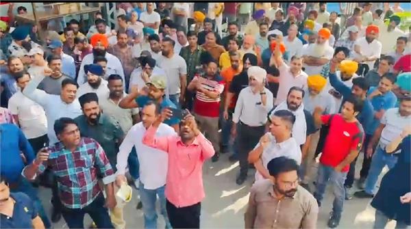 employees union opens protest against poor management