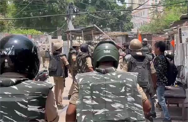 lucknow district court  clash  lawyers  police