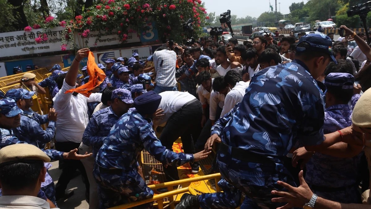 ਸੁਪਰੀਮ ਕੋਰਟ ਪੁੱਜਾ ਨੀਟ-UG ਪੇਪਰ ਲੀਕ ਮਾਮਲਾ, CBI ਨੇ ਹਿਰਾਸਤ ’ਚ ਲਏ ਕਈ ਮੁਲਜ਼ਮ