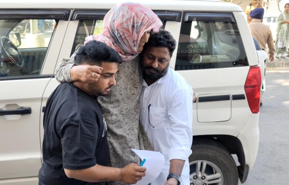 ਬਜ਼ੁਰਗ ਅਤੇ ਦਿਵਿਆਂਗ ਵੋਟਰਾਂ ਲਈ ਵ੍ਹੀਲ ਚੇਅਰ ਤੱਕ ਦਾ ਨਹੀਂ ਪ੍ਰਬੰਧ! ਪ੍ਰਸ਼ਾਸਨ ਦੇ ਪੁਖਤਾ ਪ੍ਰਬੰਧਾਂ ਦੀ ਖੁੱਲ੍ਹੀ ਪੋਲ