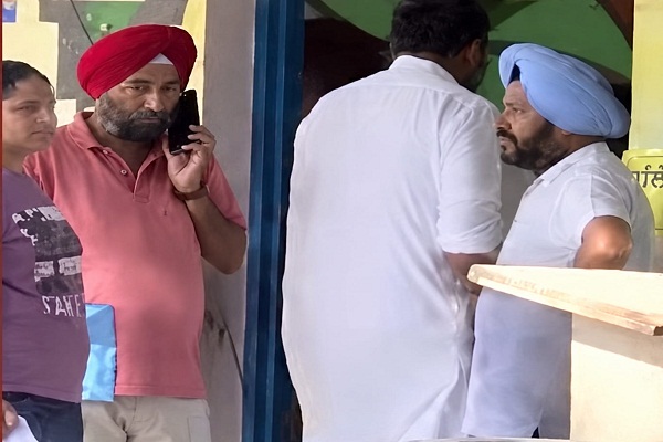 ਮੋਹਾਲੀ ''ਚ ਵੋਟਾਂ ਪੈਣ ਦਾ ਕੰਮ ਜਾਰੀ, CCTV ਕੈਮਰਿਆਂ ਰਾਹੀਂ ਚੋਣ ਪ੍ਰਕਿਰਿਆ ''ਤੇ ਰੱਖੀ ਜਾ ਰਹੀ ਨਜ਼ਰ
