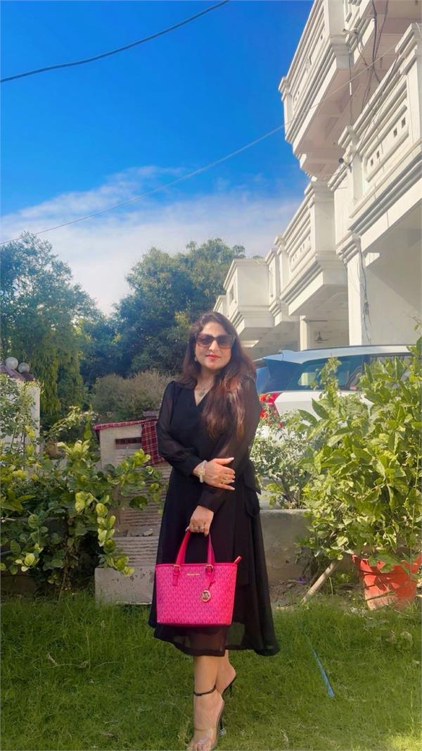 young women  complete touch  stylish bag  look