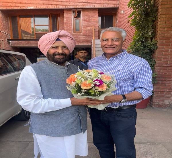 ਪੰਜਾਬ ''ਚ ਭਾਜਪਾ ਨੂੰ ਮਜ਼ਬੂਤ ਕਰਨ ਦੀ ਤਿਆਰੀ, ਢਿੱਲੋਂ-ਜਾਖੜ ਦੀ ਹੋਈ ਖ਼ਾਸ ਮੁਲਾਕਾਤ
