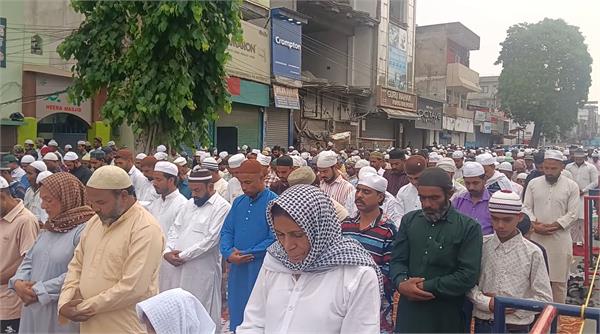 huge crowds gather at mosques and eidgahs on the occasion of bakrid