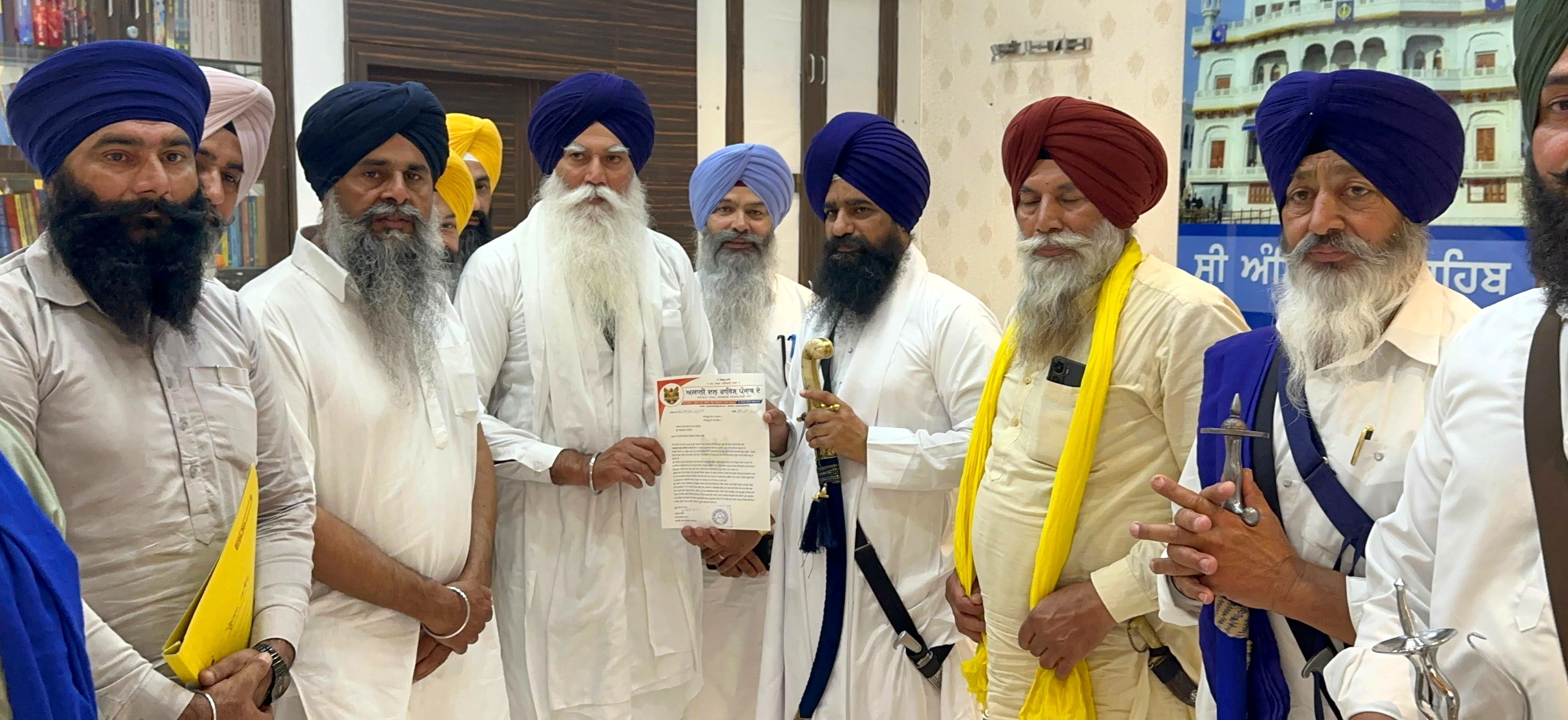 ਜਥੇ. ਗੜਗੱਜ ਨੂੰ ਅੰਮ੍ਰਿਤਪਾਲ ਸਿੰਘ ਦੇ ਪਿਤਾ ਨੇ ਦਿੱਤਾ ਮੰਗ ਪੱਤਰ, ਕਿਹਾ-ਅਸੀਂ ਪੰਥਕ ਫੈਸਲੇ ਨਾਲ ਹਮੇਸ਼ਾ ਖੜ੍ਹੇ ਰਹਾਂਗੇ