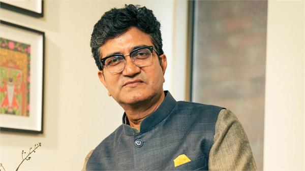 lyricist and writer prasoon joshi appointed as the head of prasar bharati