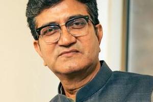 lyricist and writer prasoon joshi appointed as the head of prasar bharati