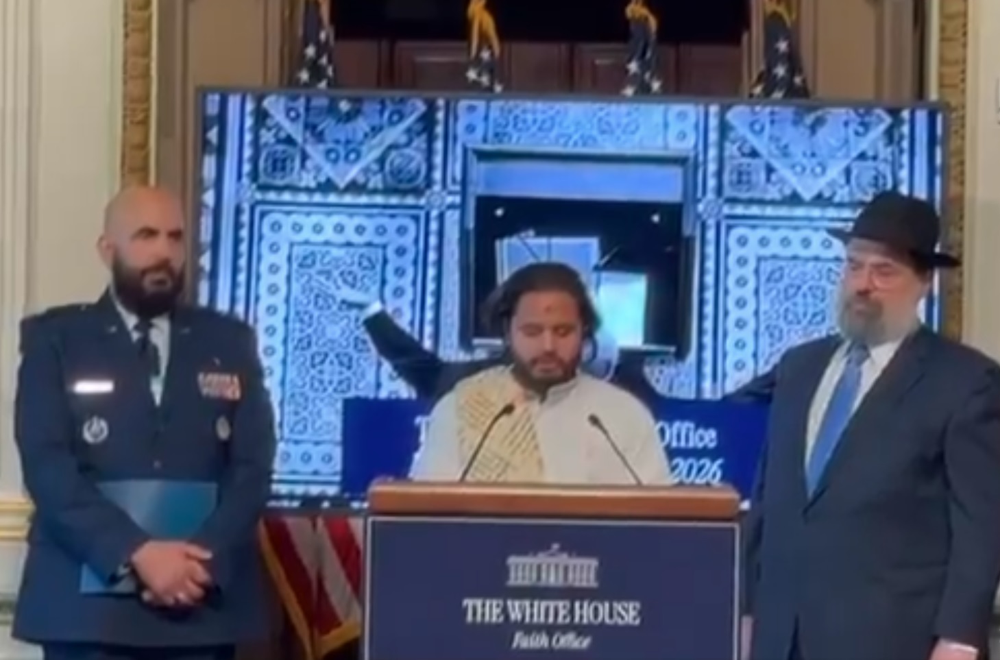 White House ''ਚ ਗੂੰਜੇ ਵੈਦਿਕ ਮੰਤਰ ! ਵਿਸ਼ਵ ਸ਼ਾਂਤੀ ਦੀ ਕੀਤੀ ਗਈ ਪ੍ਰਾਰਥਨਾ