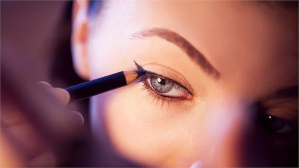 keep these things in mind while applying mascara to your eyes 