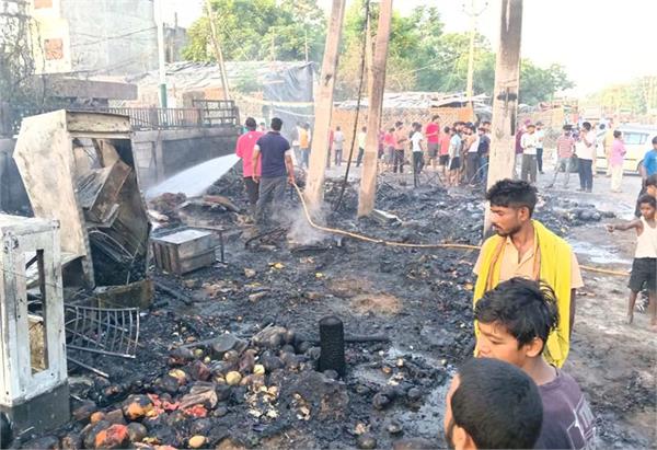 massive fire breaks out in 7 fruit shops in kapurthala