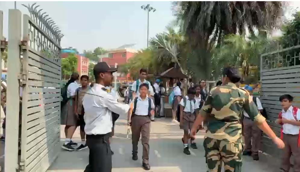 Punjab: BSF ਦੇ ਸਕੂਲ ਸਣੇ 5 ਸਕੂਲਾਂ ''ਚ ਤੁਰੰਤ ਕਰ ਦਿੱਤੀ ਗਈ ਛੁੱਟੀ! ਹਾਈ ਅਲਰਟ ''ਤੇ ਪੁਲਸ