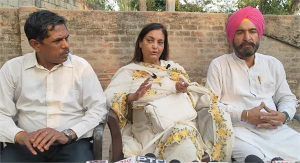 american woman  guru nagari amritsar