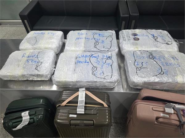 delhi  airport  ganja seized  thai citizen arrested