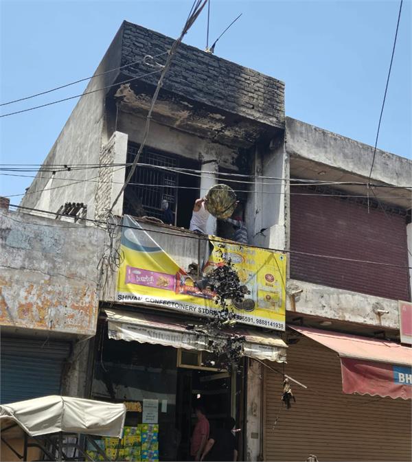 tripari market  fire in shop  loss of lakhs