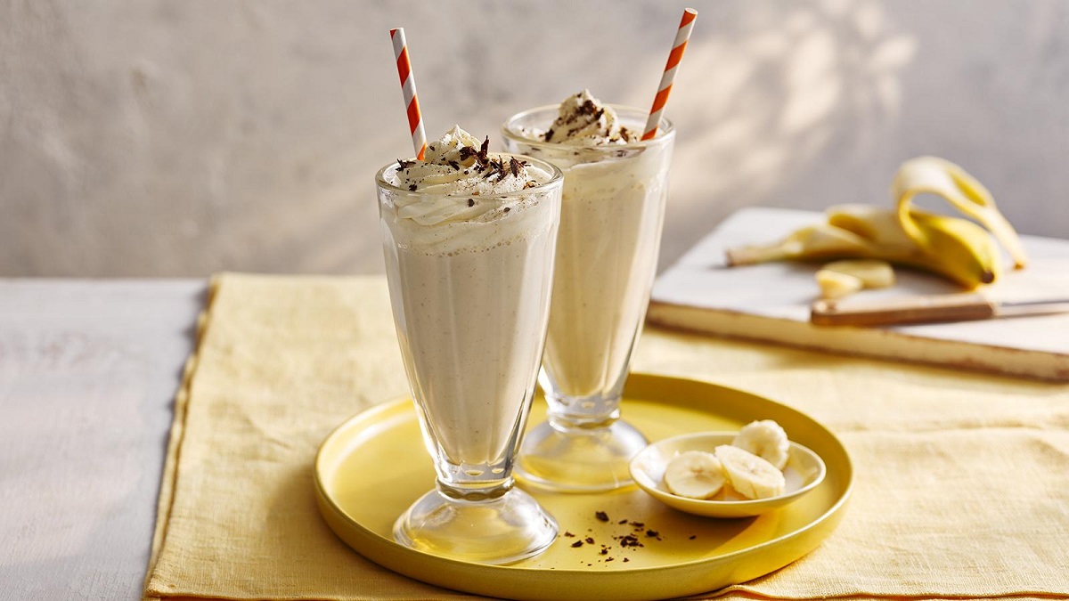 ਘਰ ''ਚ ਬਹੁਤ ਹੀ ਆਸਾਨ ਤਰੀਕੇ ਨਾਲ ਇੰਝ ਬਣਾਓ ਟੇਸਟੀ Banana Shake