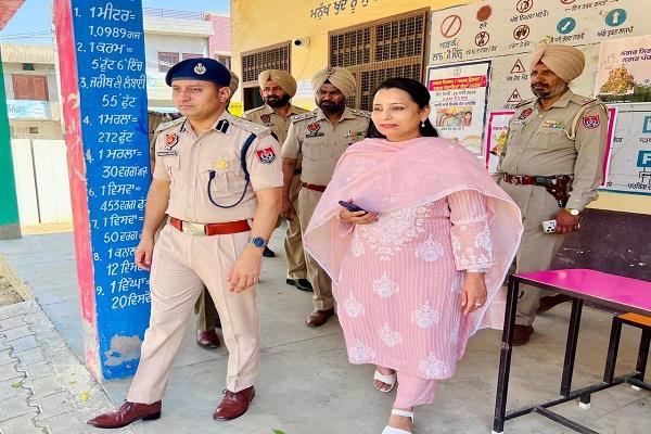 district election officer visits polling booths in mansa