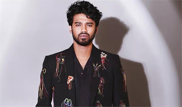 babil khan begins shooting for malayalam film   gandhi bazaar sunday market  